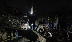 Las tareas de rescate contin&uacute;an en Venezuela entre avisos de escasez y enfermedades