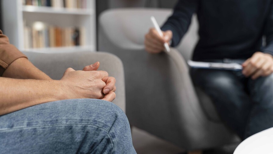 M&aacute;s salud mental y habilidades socioemocionales para frenar alza de suicidios de j&oacute;venes