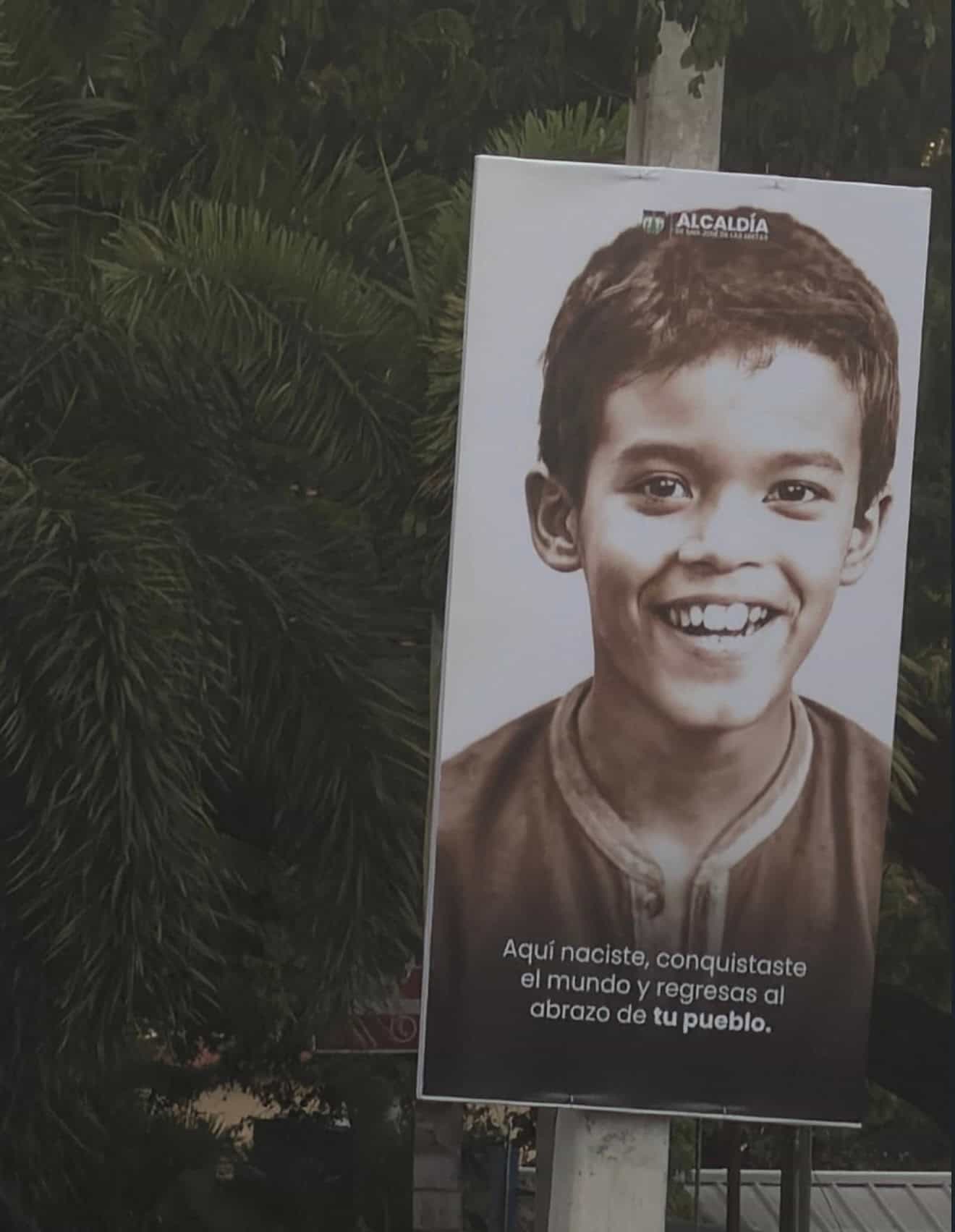 Las muestras de cari&ntilde;o de cientos de personas marcaron el &uacute;ltimo adi&oacute;s al int&eacute;rprete en su tierra natal.