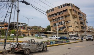 Detienen a cuatro polic&iacute;as en Venezuela por tomar dinero hallado entre los escombros