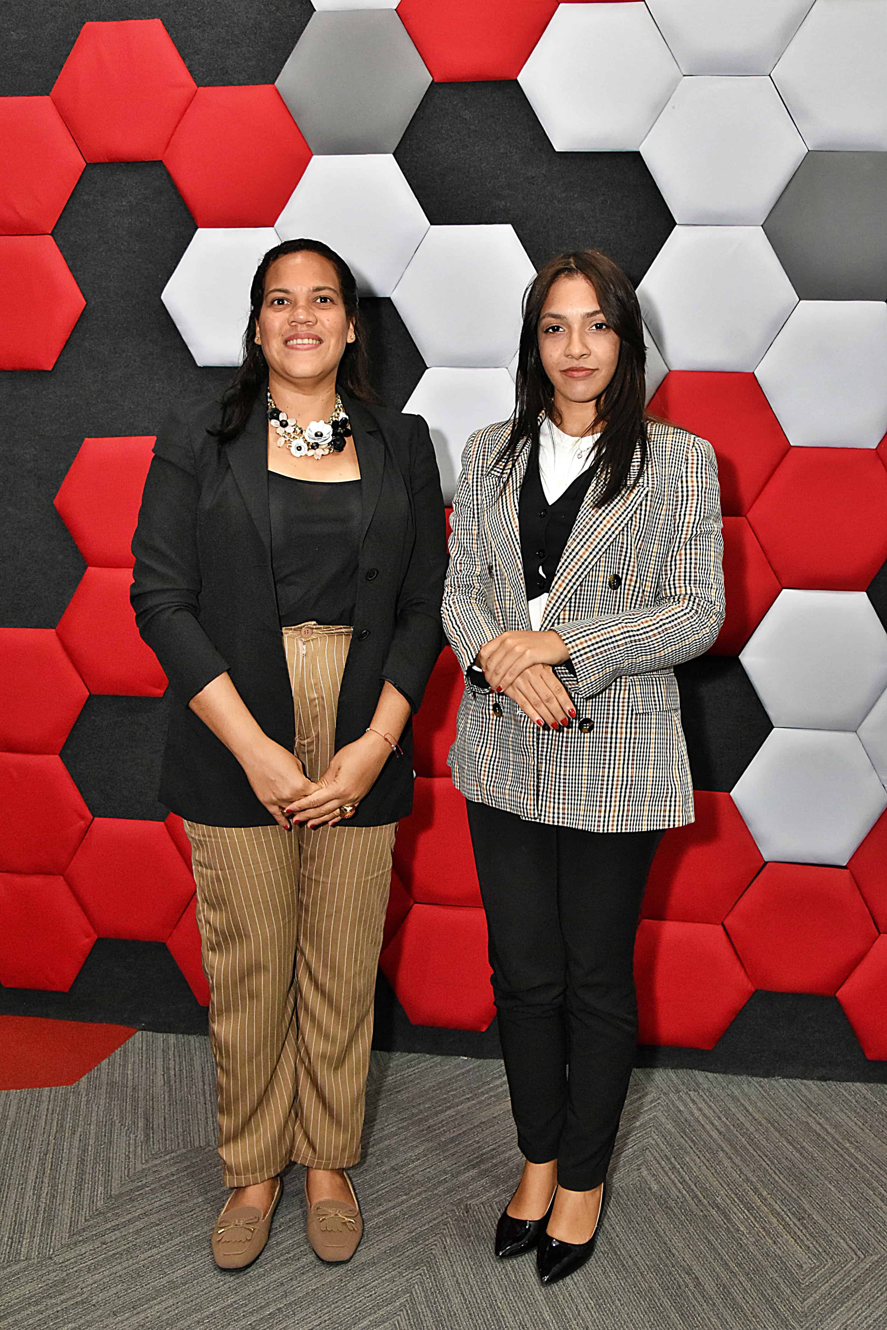 Luisa Suarez y Laura Morales.