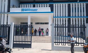 SNS suspende a m&eacute;dico tras investigaci&oacute;n de certificados de nacido vivo en Hospital de Hig&uuml;ey