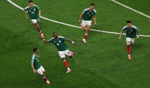 M&eacute;xico avanza a octavos de final del Mundial tras derrotar 2-0 a Ecuador