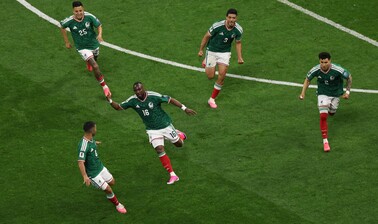 M&eacute;xico avanza a octavos de final del Mundial tras derrotar 2-0 a Ecuador
