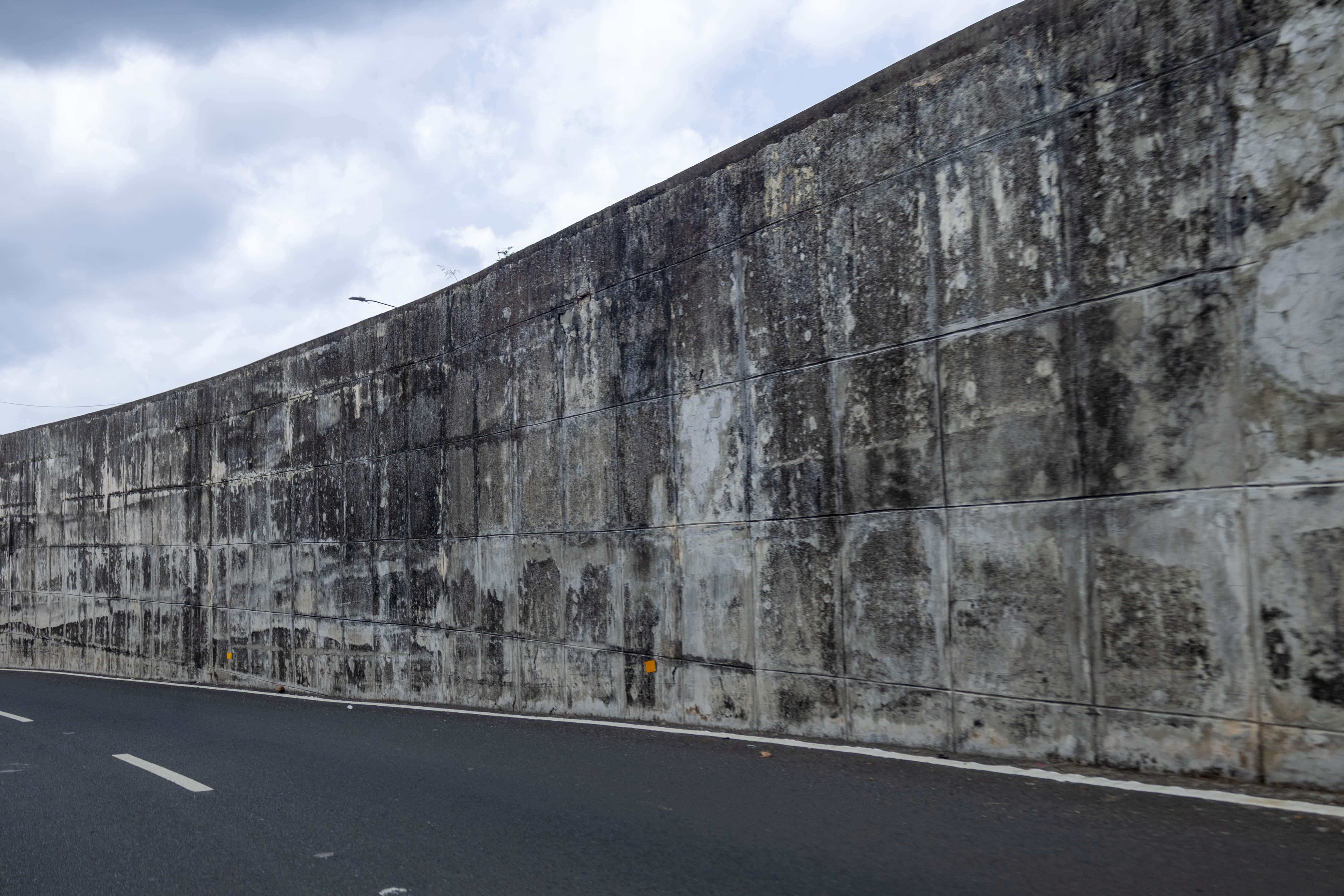 Obras Públicas no ha informado si continuará con el reforzamiento de los muros en los pasos a desnivel.