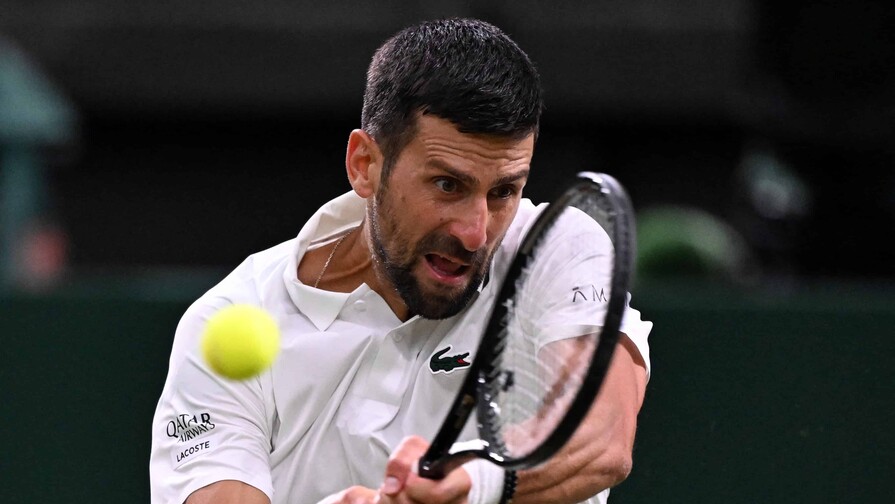 Djokovic barre a Tsitsipas en la segunda ronda de Wimbledon Djokovic barre a Tsitsipas en la segunda ronda de Wimbledon