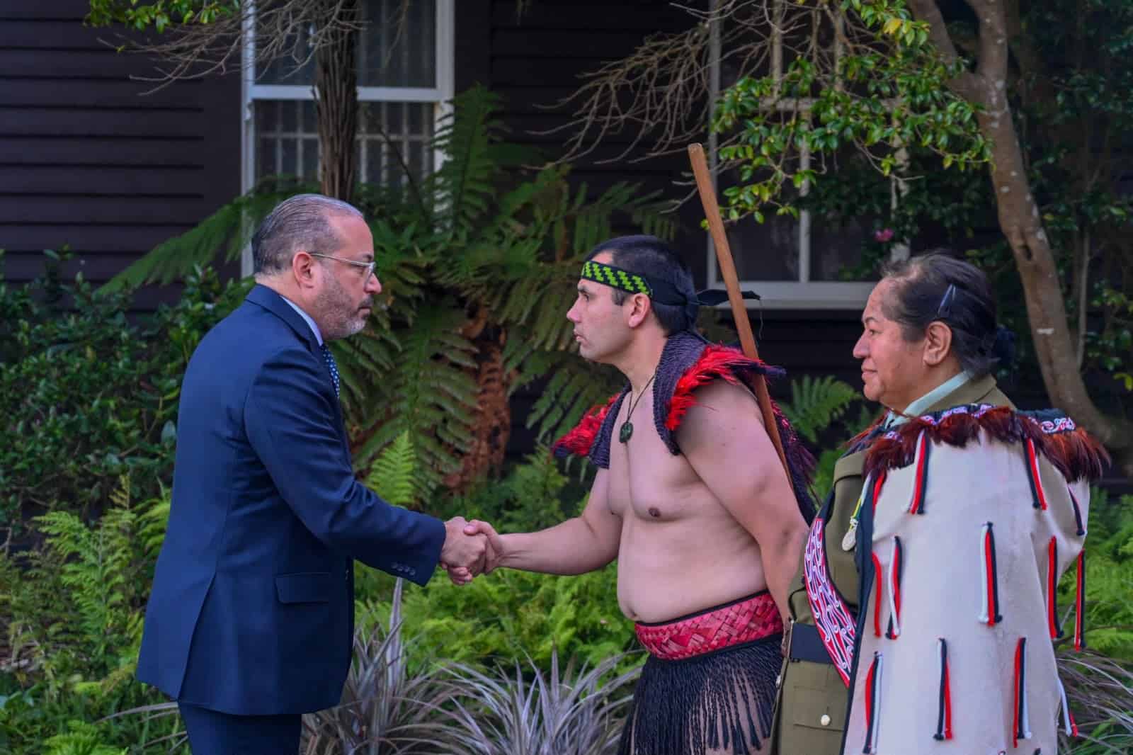 La ceremonia maorí forma parte del protocolo oficial de recepción en Government House.