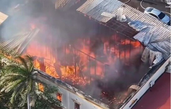 Incendio destruye la hist&oacute;rica logia de Puerto Plata; se pierden libros y documentos centenarios