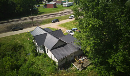 Caso de 16 hermanos hallados en condiciones insalubres desborda recursos de un condado de Ohio
