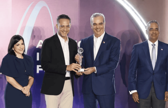 Grupo Rensa Solar  recibe reconocimiento en el Foro de Inversi&oacute;n de las Am&eacute;ricas