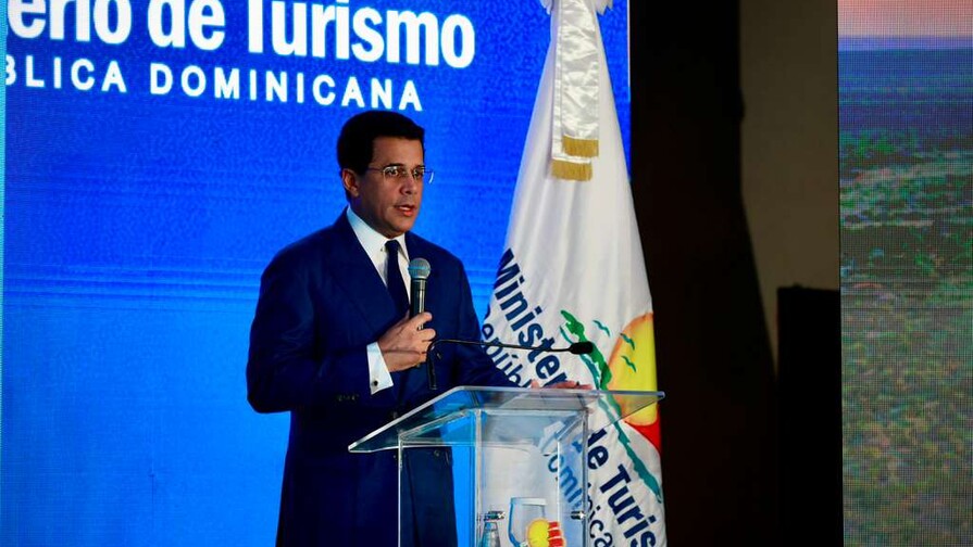 Llegada de turistas crece un 6 % en junio y sumaron 4.9 millones en el primer semestre Llegada de turistas crece un 6 % en junio y sumaron 4.9 millones en el primer semestre
