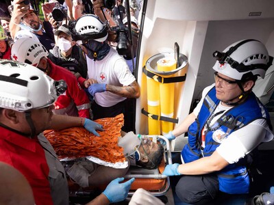 Rescatan a Hernán Gil, superviviente de terremotos en Venezuela