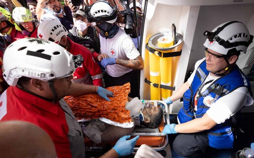 Rescatan a superviviente de los terremotos en Venezuela tras ocho d&iacute;as bajo los escombros