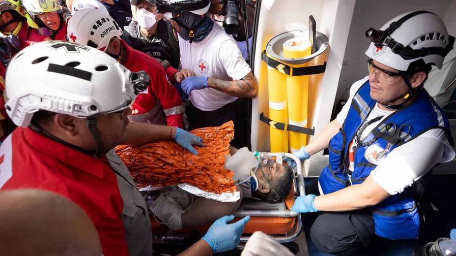 Rescatan a superviviente de los terremotos en Venezuela tras ocho d&iacute;as bajo los escombros
