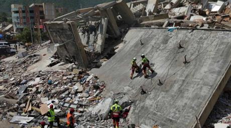 Venezuela contin&uacute;a con labores de rescate y desescombro tras ocho d&iacute;as de los terremotos