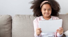 Vacaciones de verano: c&oacute;mo manejar el uso de pantallas en ni&ntilde;os
