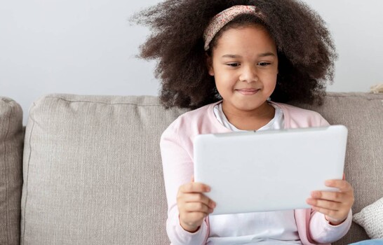 Vacaciones de verano: c&oacute;mo manejar el uso de pantallas en ni&ntilde;os