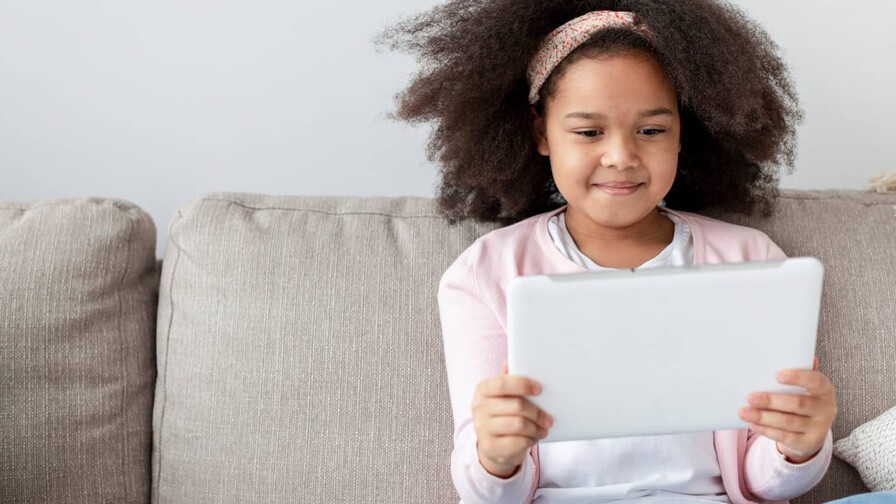 Vacaciones de verano: c&oacute;mo manejar el uso de pantallas en ni&ntilde;os