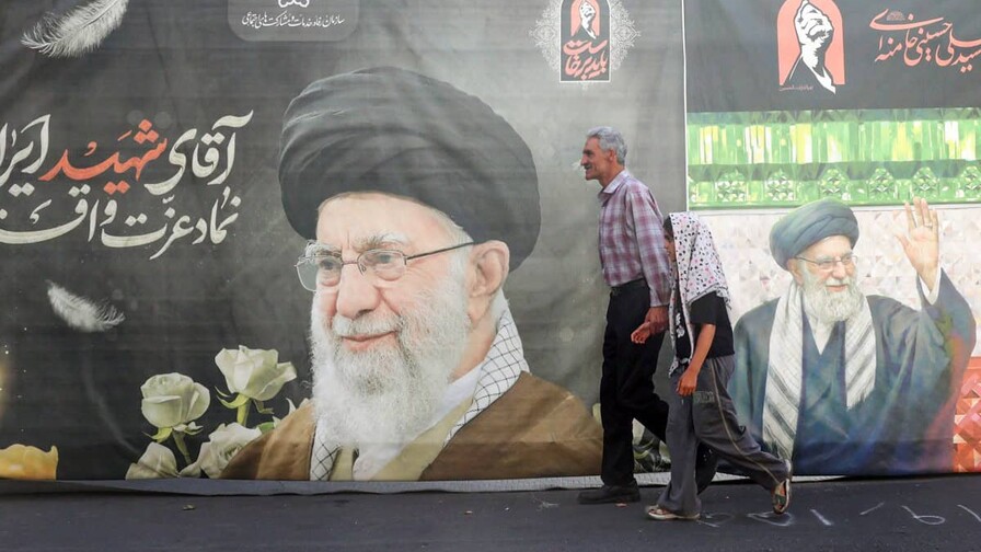 Los dirigentes iraníes rinden tributo al difunto guía supremo Alí Jamenei Los dirigentes iraníes rinden tributo al difunto guía supremo Alí Jamenei