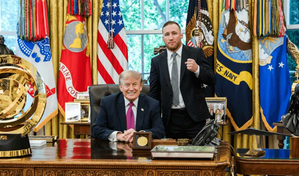 Trump recibe a Gaethje en el Despacho Oval para celebrar su victoria en la Casa Blanca