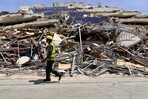 La lenta recuperación de cadáveres de los terremotos exaspera a los venezolanos