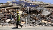 La lenta recuperaci&oacute;n de cad&aacute;veres de los terremotos exaspera a los venezolanos