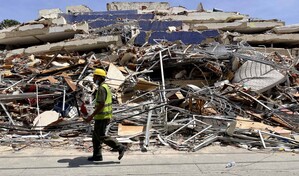 La lenta recuperaci&oacute;n de cad&aacute;veres de los terremotos exaspera a los venezolanos