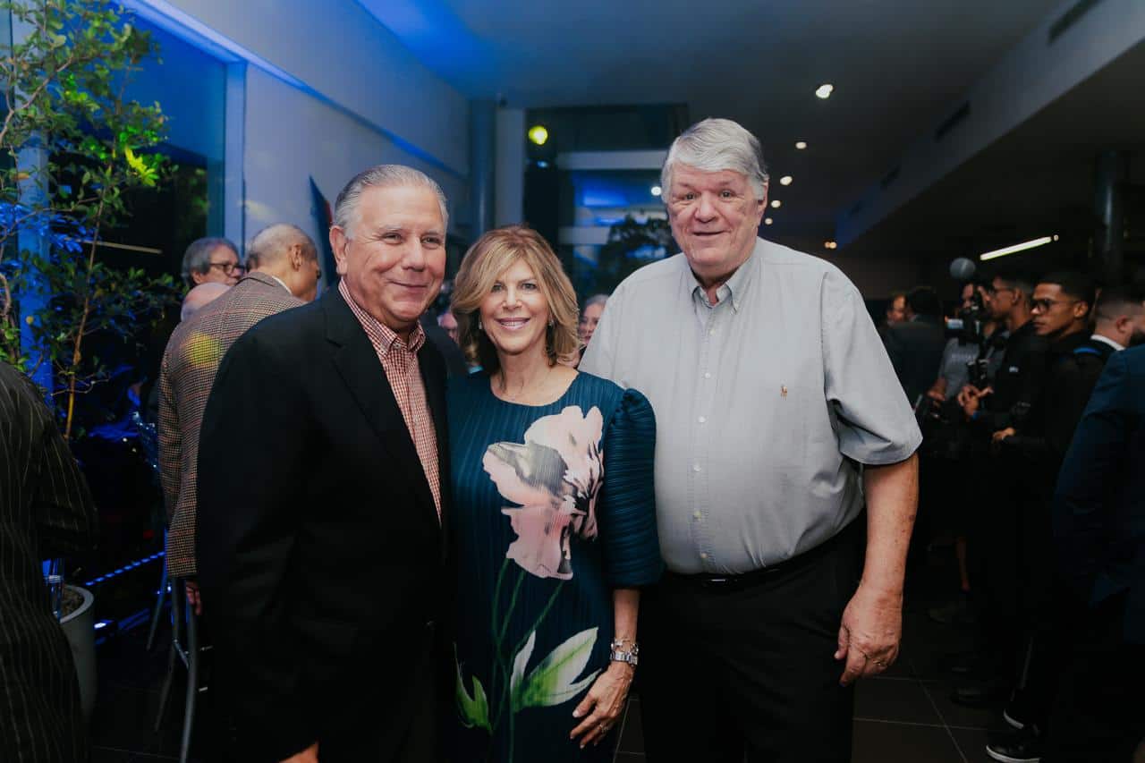 Federico Gonzalez, Maricarmen De Gonzalez, CK Holly.