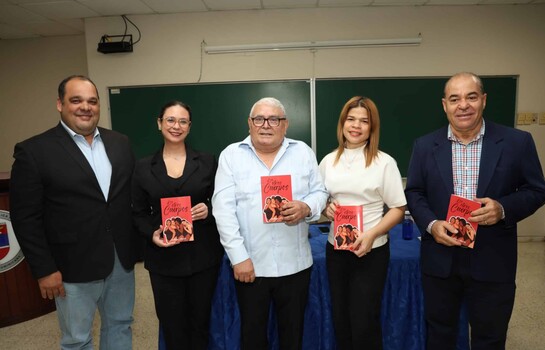 Santiago Almada presenta en la Pucmm su novela Los otros cuerpos