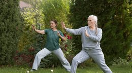 Tai chi, el ejercicio que Harvard recomienda para mejorar el equilibrio despu&eacute;s de los 60