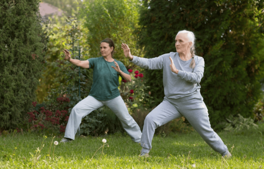 Tai chi, el ejercicio que Harvard recomienda para mejorar el equilibrio despu&eacute;s de los 60