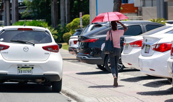 S&aacute;bado caluroso y con pocas lluvias en RD; onda tropical aumentar&aacute; los aguaceros el domingo