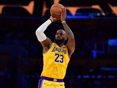 LeBron James sale del top 10 de NBA