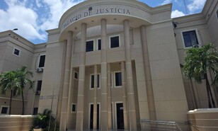 Aplazan audiencia contra acusado de ejercer odontolog&iacute;a sin exequ&aacute;tur en La Vega
