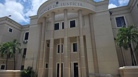 Aplazan audiencia contra acusado de ejercer odontolog&iacute;a sin exequ&aacute;tur en La Vega