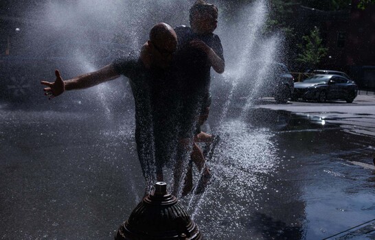 Nueva York activa plan de emergencia por ola de calor extrema y riesgo de inundaciones