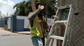 El calor extremo pone a prueba a quienes trabajan bajo el sol