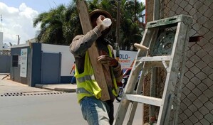 El calor extremo pone a prueba a quienes trabajan bajo el sol