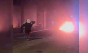 Queman neum&aacute;ticos en Herrera para exigir justicia por muerte de joven a manos de un polic&iacute;a