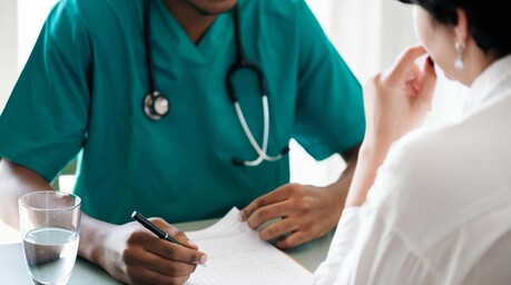 &iquest;Cu&aacute;les factores elevan el riesgo de c&aacute;nceres gastrointestinales en adultos j&oacute;venes?