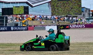 Fernando Alonso logra una victoria en Silverstone... en un kart de LEGO