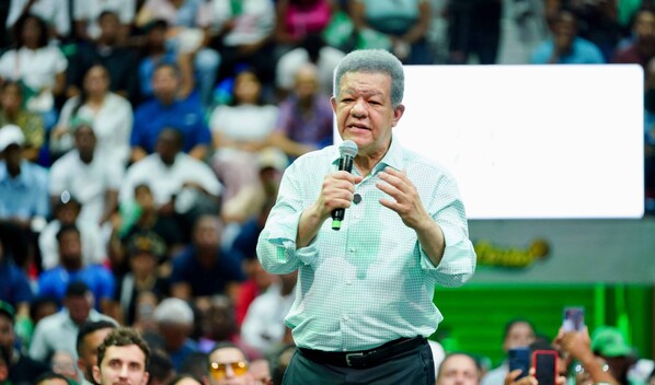 Leonel Fern&aacute;ndez afirma que muerte de joven en Herrera demuestra el fracaso de la reforma policial