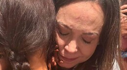 Machado aparece en una misa en Panam&aacute; y dice que los venezolanos est&aacute;n unidos en el dolor