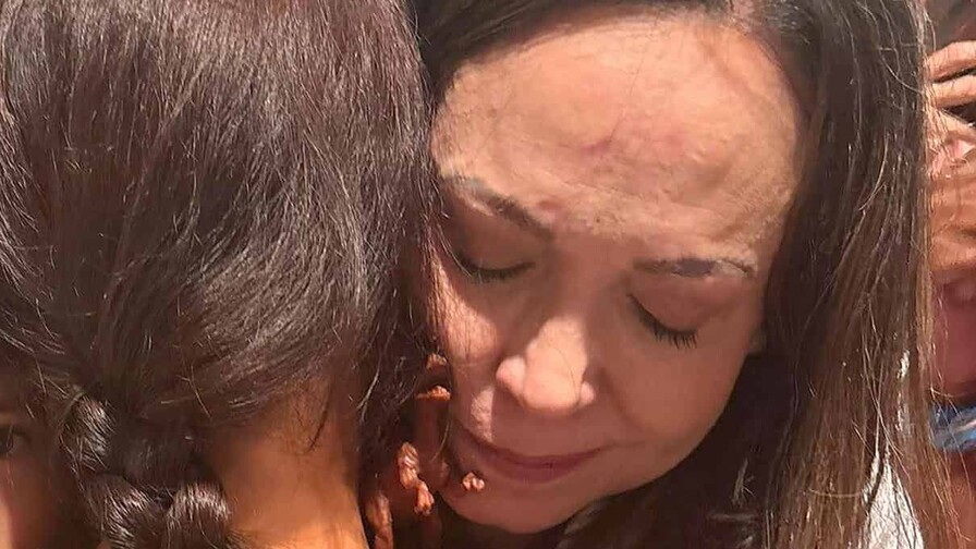 Machado aparece en una misa en Panam&aacute; y dice que los venezolanos est&aacute;n unidos en el dolor