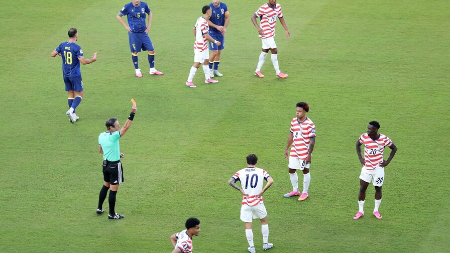 La FIFA permite que estadounidense Balogun juegue los octavos pese a su expulsión La FIFA permite que estadounidense Balogun juegue los octavos pese a su expulsión