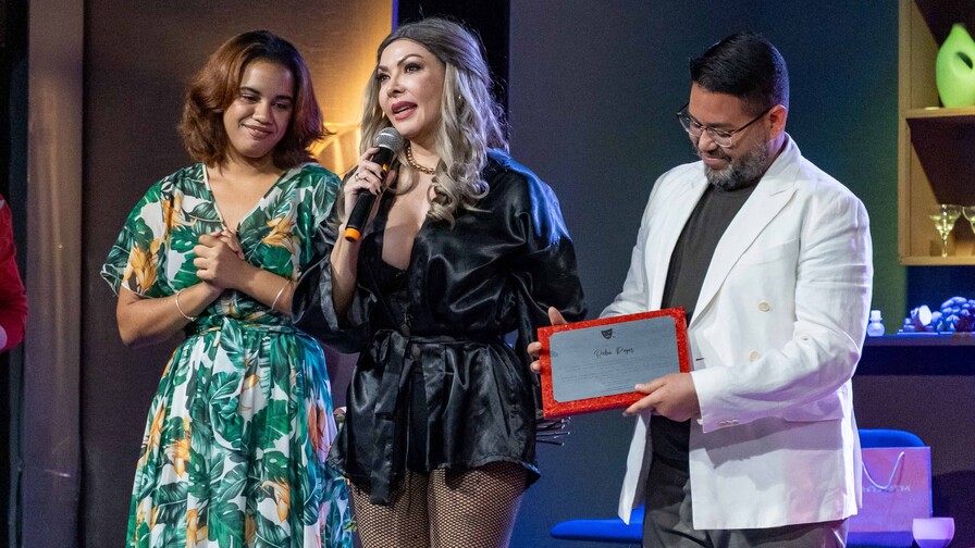 Nunca te fíes de una mujer despechada debuta con éxito y homenaje a La Beba Rojas Nunca te fíes de una mujer despechada debuta con éxito y homenaje a La Beba Rojas