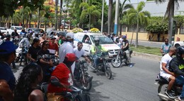 Multitud acompa&ntilde;a restos de Darlin Mercado Reyes en medio de reclamos de justicia