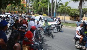 Multitud acompa&ntilde;a restos de Darlin Mercado Reyes en medio de reclamos de justicia