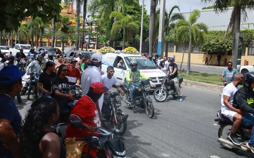 Multitud acompa&ntilde;a restos de Darlin Mercado Reyes en medio de reclamos de justicia