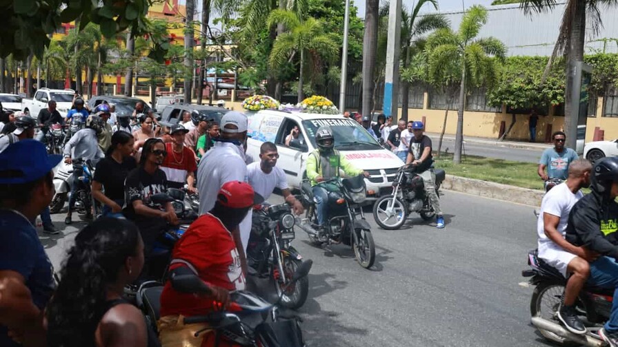 Multitud acompaña restos de Darlin Mercado Reyes en medio de reclamos de justicia Multitud acompaña restos de Darlin Mercado Reyes en medio de reclamos de justicia